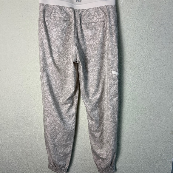 ATHLETA Venture Printed Pant, Viper Grey SIZE 2 Lightweight Workout Exercise - Picture 4 of 9